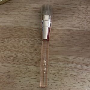 HUDA BEAUTY Precision Makeup Brush - Silver & Tan